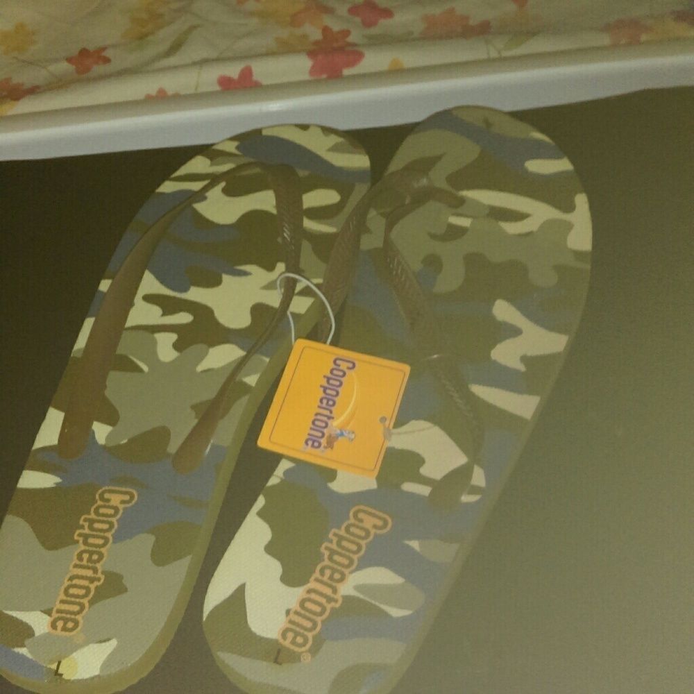 flip-flops - Picture 2 of 3